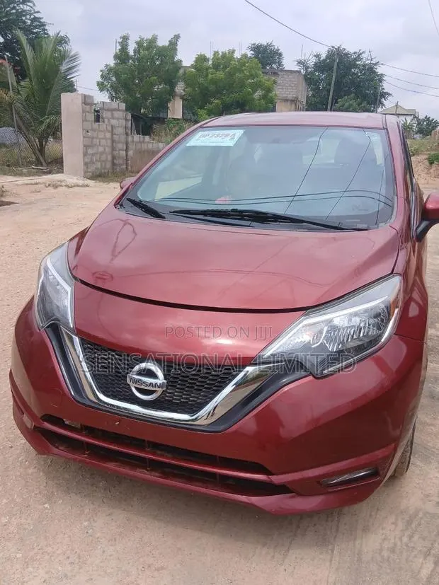 Nissan Versa 2017 Red · Photo 1