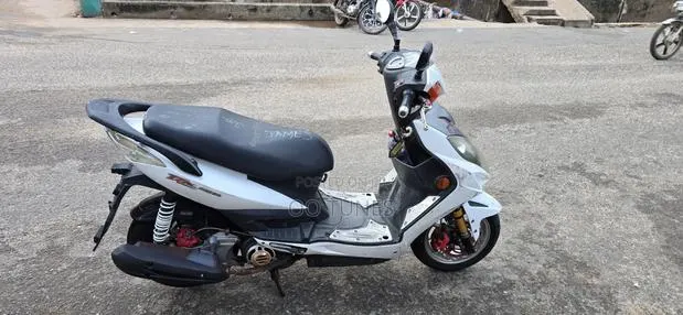 Kymco 2014 White · Photo 1