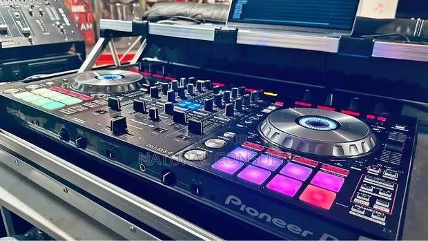 Pioneer DDJ SX3 Controller With Flight Case · Photo 1