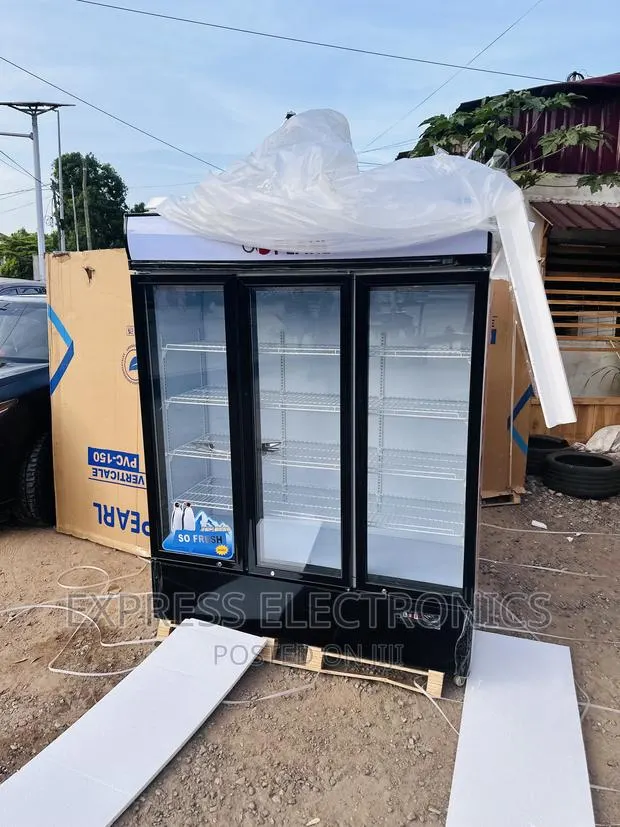 PVC-150 950L Display Fridge Pearl 3doors · Photo 1