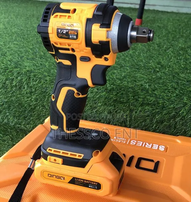 Brushless Impact Wrench · Photo 1