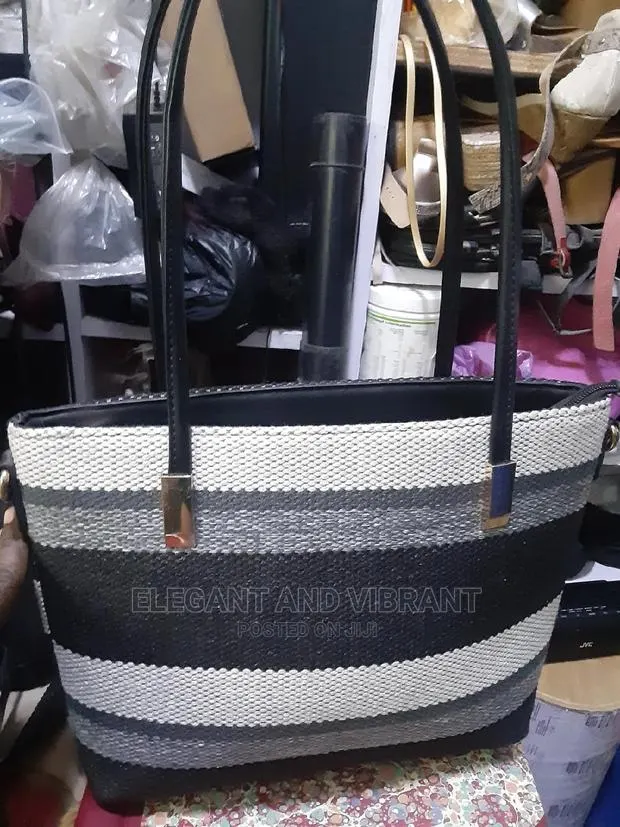 Beautiful Uk Bag in Brand New Condition · Photo 1