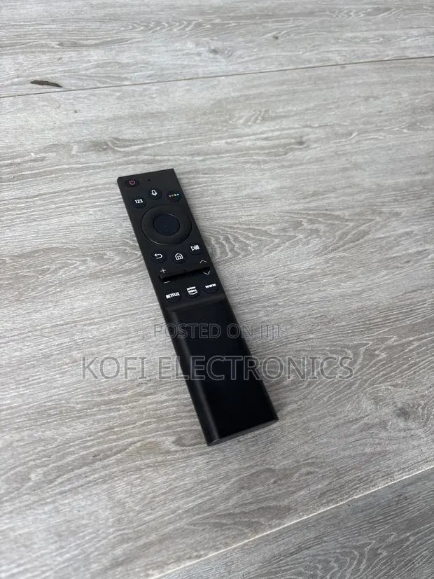 Slide Back Cover to Open the Battery Compartment Samsung Smart Remote · Photo 1