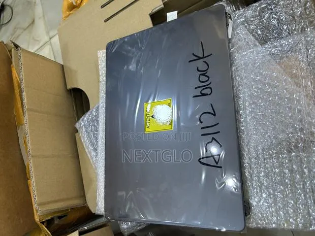 Macbook Pro M4 Screen · Photo 1