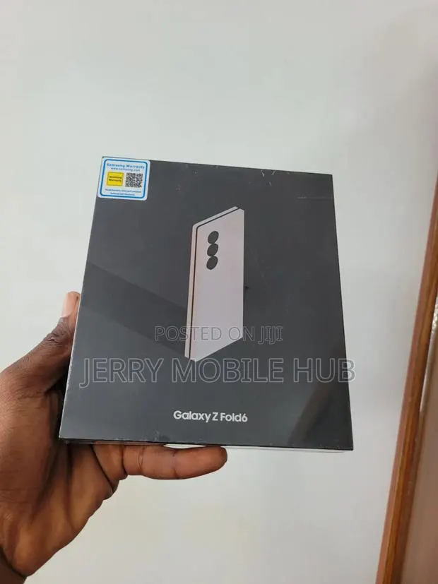 New Samsung Galaxy Z Fold6 256 GB Silver · Photo 1