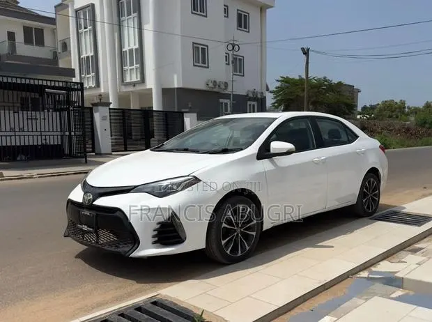 Toyota Corolla XSE 4dr Sedan (1.8L 4cyl CVT) 2017 White · Photo 1
