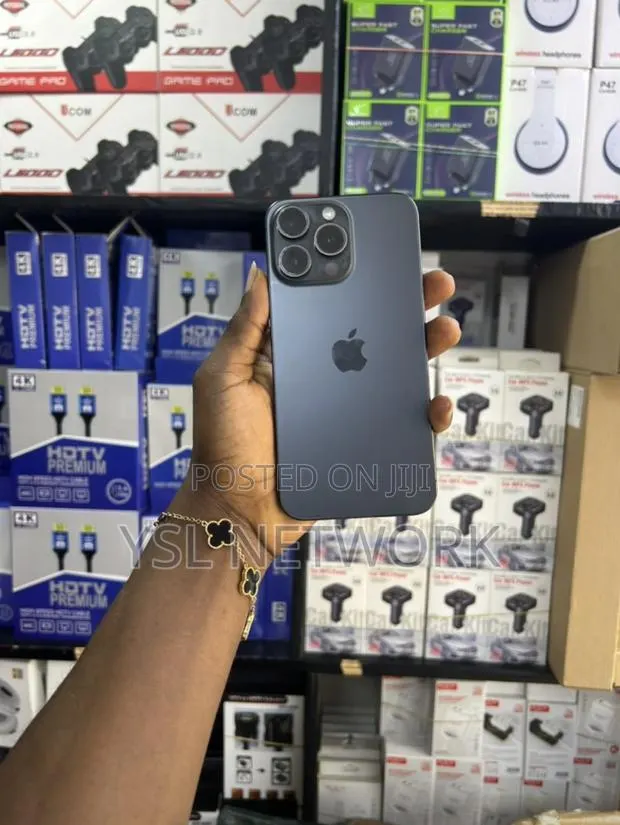 Apple iPhone 15 Pro Max 256 GB Blue · Photo 1