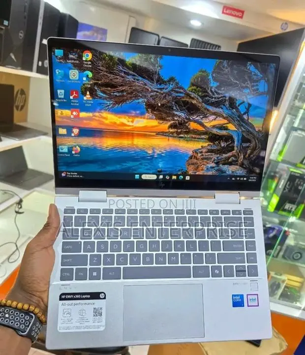 New Laptop HP Envy X360 16GB Intel Core i7 SSD 512GB · Photo 1