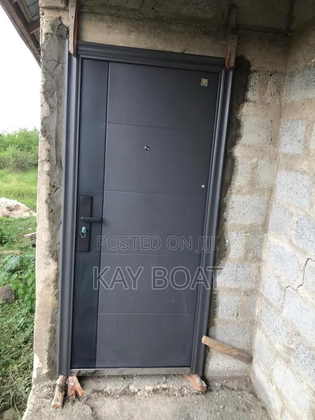 Smooth Door Single Neatly Installed · Photo 1