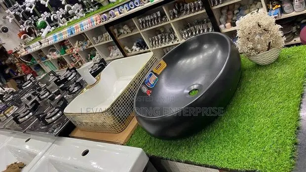 Short Pedestal Basin · Photo 1