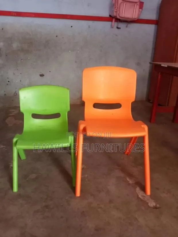 Children Plastic Chairs · Photo 1
