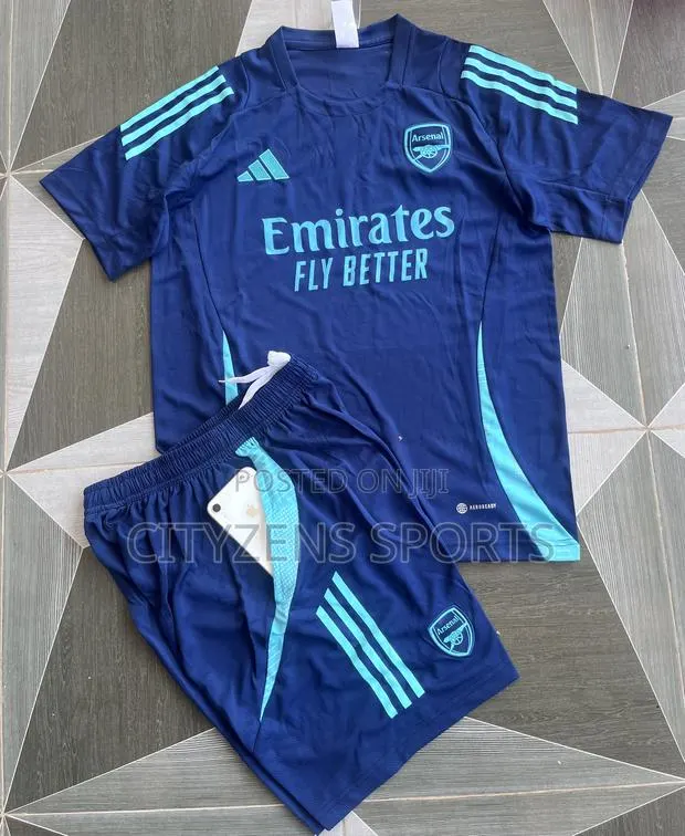Arsenal 2024/25 Season Training Kit · Photo 1
