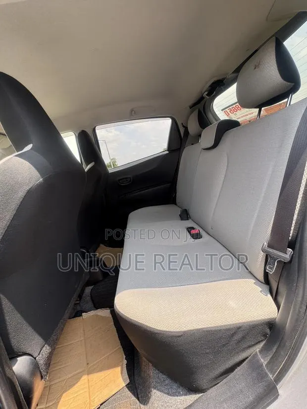 Toyota Vitz 1.3 AWD 5dr 2014 Silver · Photo 1