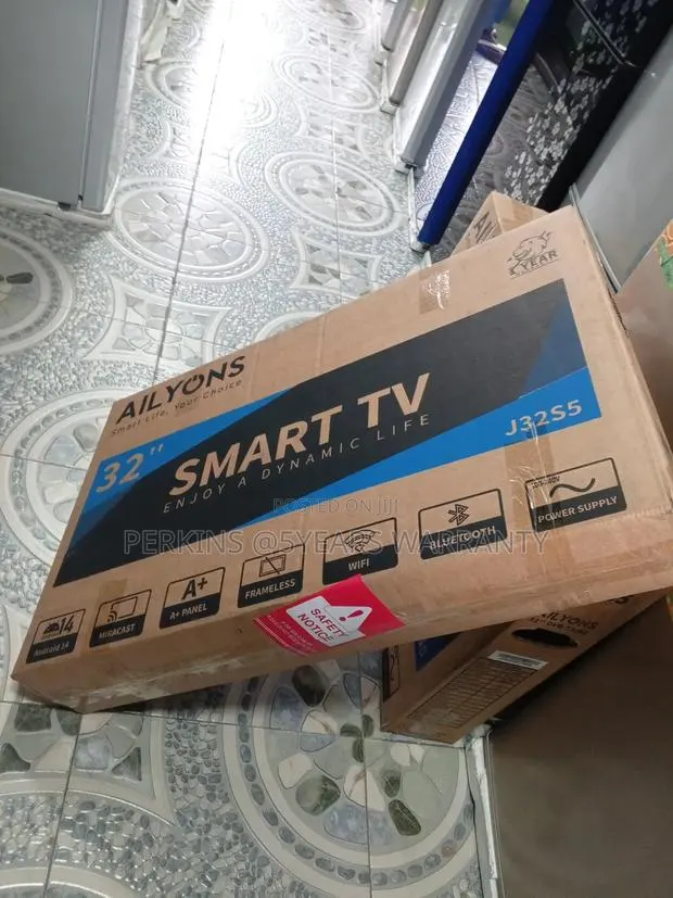 Ailyons 32 Smart Vision Smart Television · Photo 1