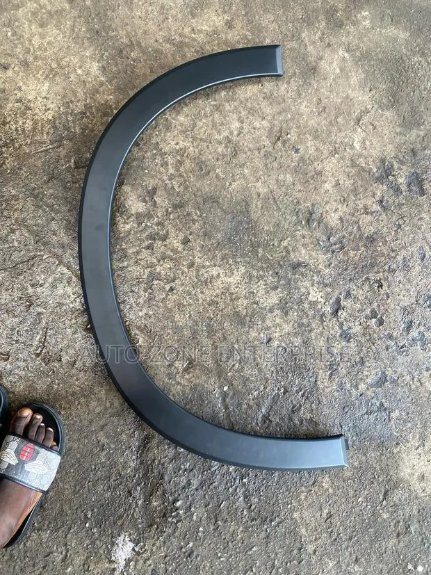 Honda HRV 2023 2024 2025 Fender Moulding Front · Photo 1