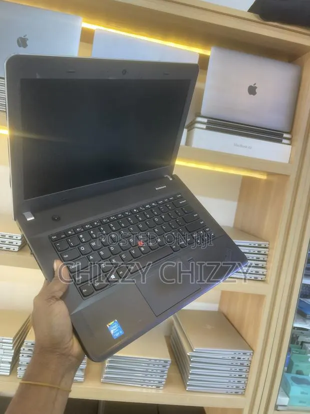 Laptop Lenovo ThinkPad Edge E440 4GB Intel Core i3 HDD 500GB · Photo 1