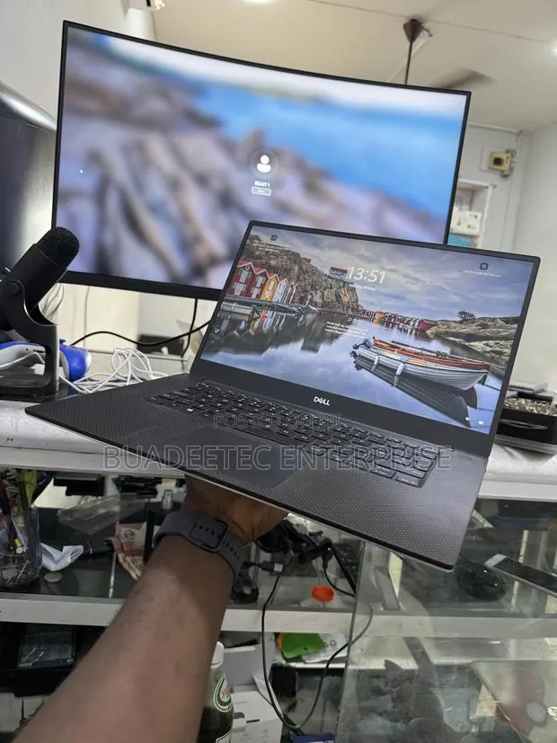 Laptop Dell XPS 15 16GB Intel Core i5 SSD 512GB · Photo 1