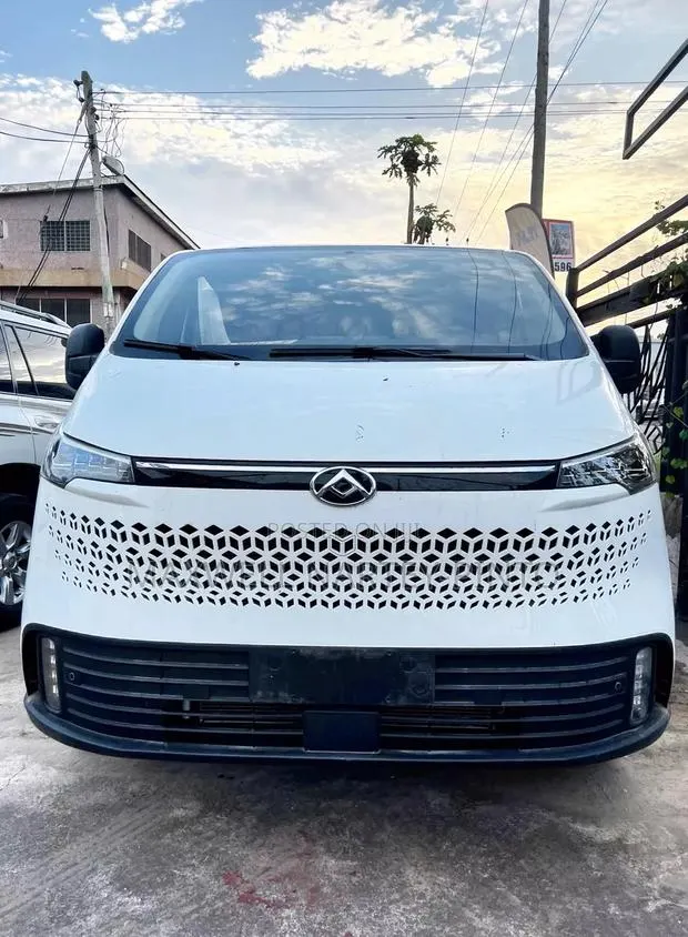 Car 2025 White · Photo 1
