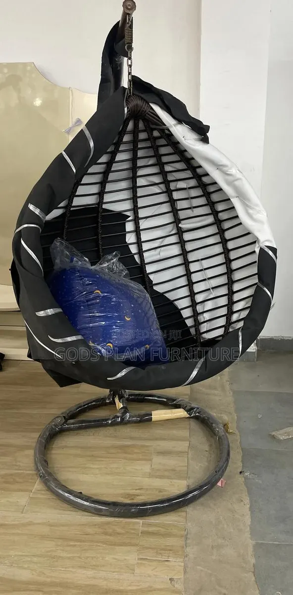 Hanging Swing Chair · Photo 1