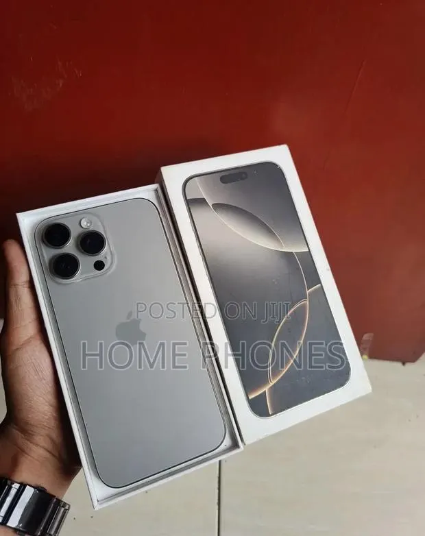 Apple iPhone 16 Pro Max 256 GB Silver · Photo 1