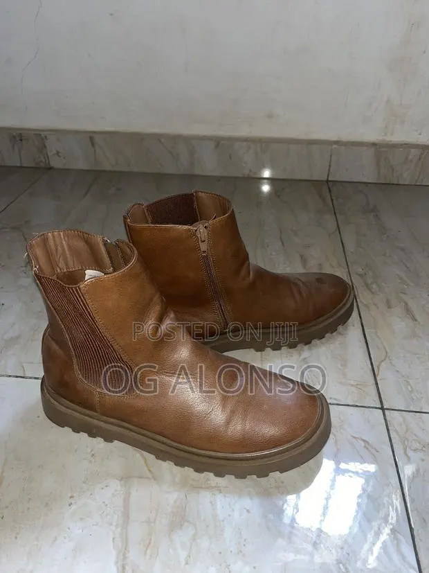 Brown Lovely Boots(BLB) · Photo 1
