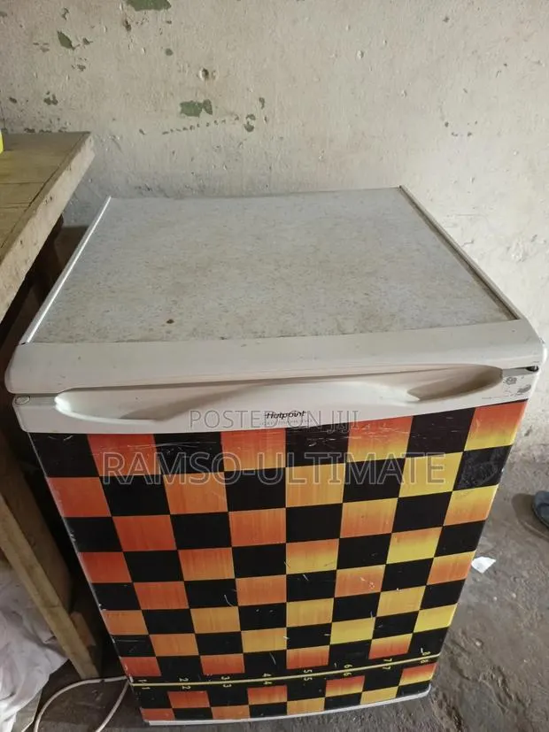 Hotpoint UK Tabletop Fridge, No Problem · Photo 1