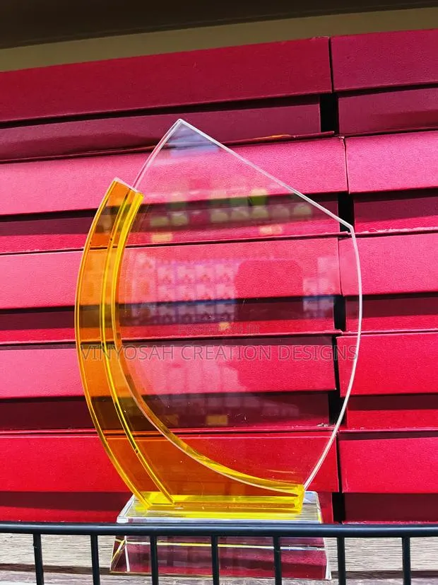 Crystal Plaque With Branding · Photo 1