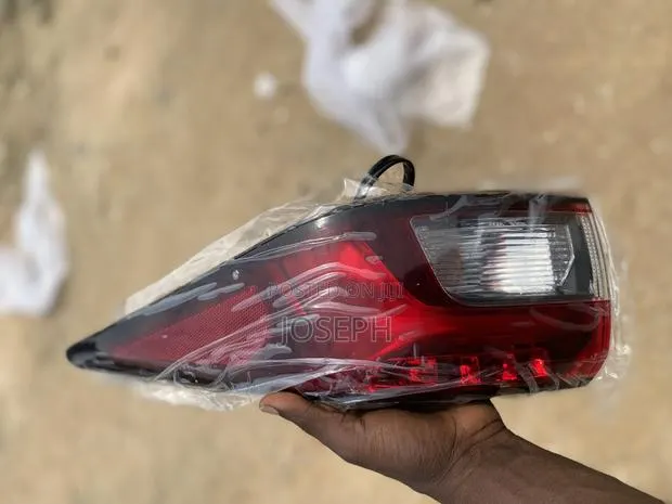 Outlander 2022,2023,2024 Tail Light · Photo 1