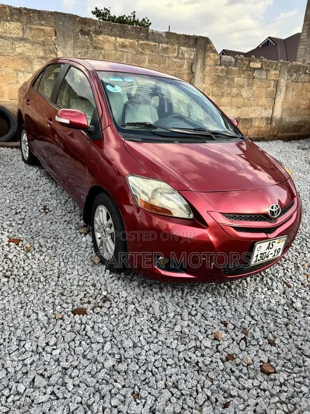 Toyota Yaris 1.5 Automatic 2009 Red · Photo 1