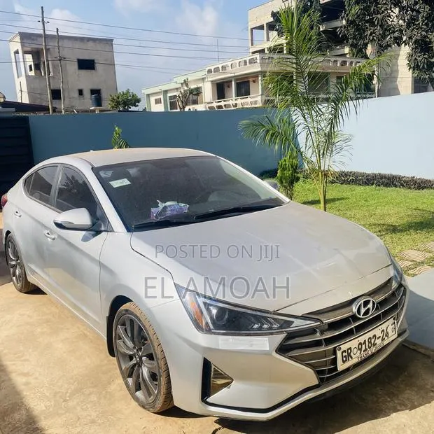 Hyundai Elantra Limited 2019 Silver · Photo 1