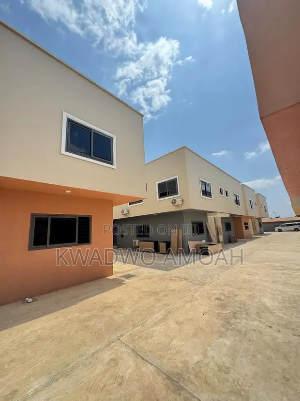 3bdrm Townhouse/Terrace in Oyarifa Mall Area for sale · Photo 1