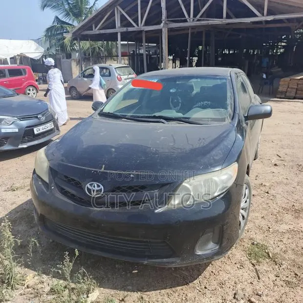 Toyota Corolla L 4dr Sedan (1.8L 4cyl 5M) 2013 Black · Photo 1