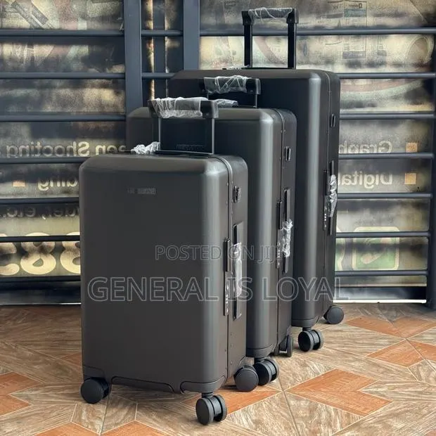 Three Set Traveling Suitcases With Charging Port · Photo 1