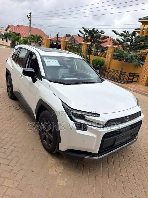 New Toyota RAV4 2026 White · Photo 1