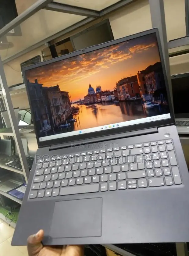Laptop Lenovo V15 G3 8GB Intel Core i3 SSD 256GB · Photo 1