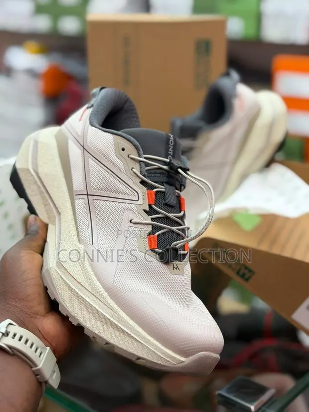Mont Glacé Sneakers High Quality Light · Photo 1
