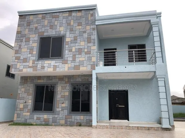 5bdrm Duplex in With Swimming Pool., Lake Side Estate for sale · Photo 1
