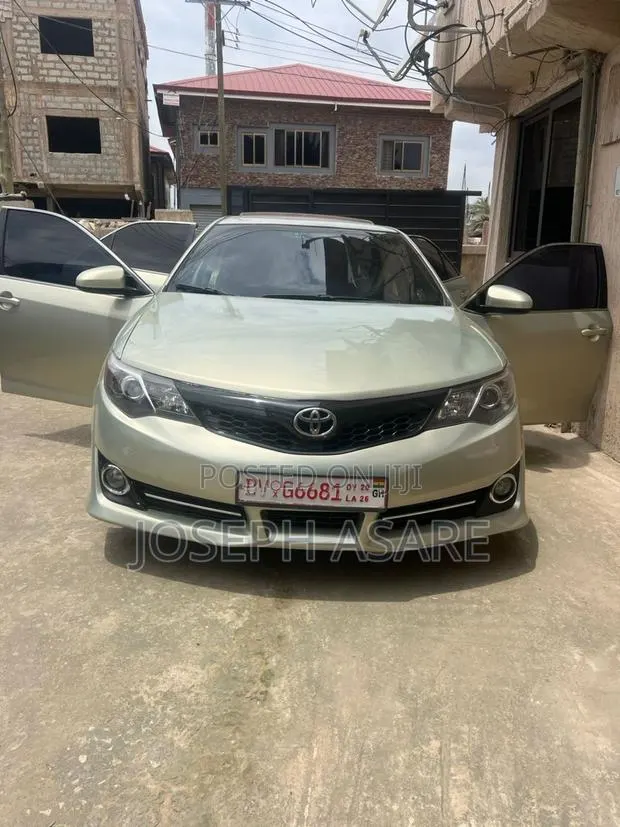 Toyota Camry 2014 · Photo 1