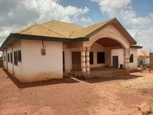 7bdrm House in Pakyi No 2. , Kumasi Metropolitan for sale · Photo 1