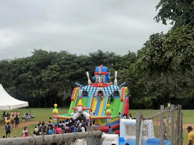 Robot Bouncy Castle · Photo 3