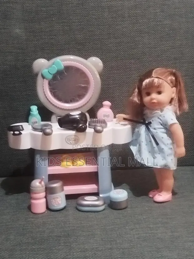 Interactive Doll and Dressing Table With Accessories · Photo 1