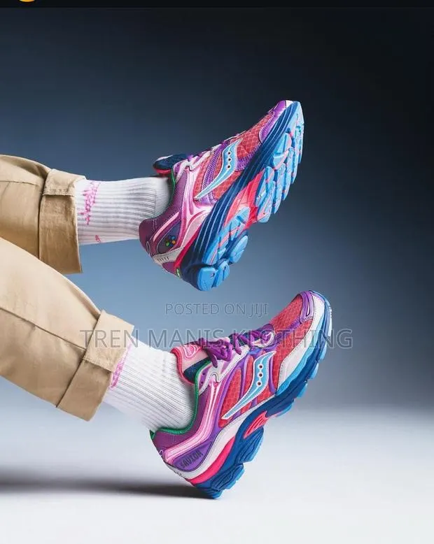 Saucony X Jae Tips Progrid Omni 9 Sneakers · Photo 1