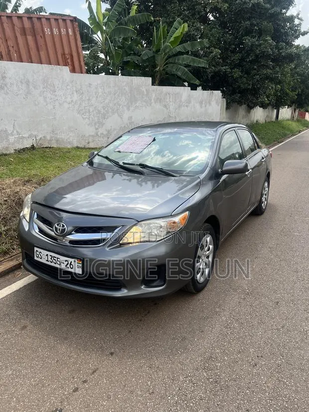 Toyota Corolla 2013 Gray · Photo 1