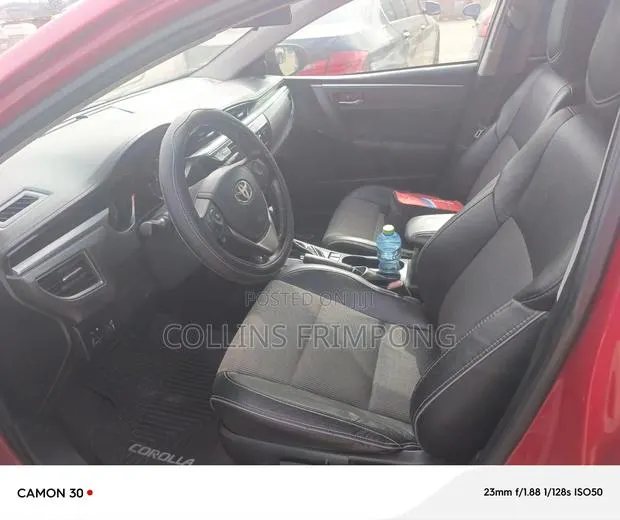 Toyota Corolla 2015 Red · Photo 1