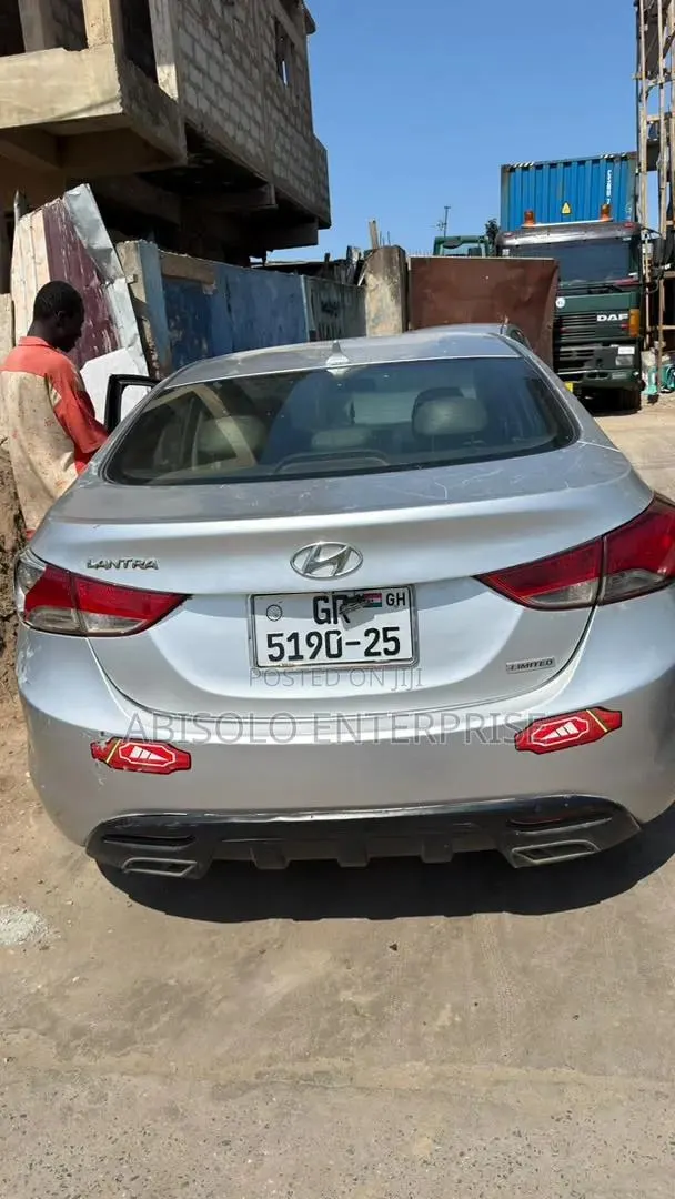 Hyundai Elantra 2013 Silver · Photo 1
