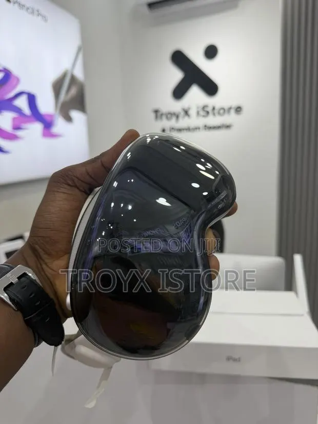 Preowned Apple Vision Pro · Photo 1