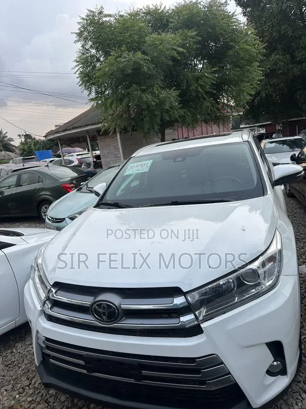 Toyota Highlander XLE 4x4 V6 (3.5L 6cyl 8A) 2018 White · Photo 1