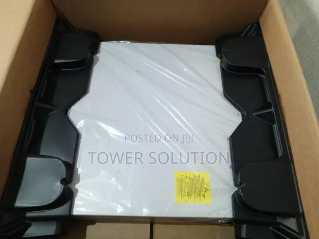 Cisco Catalyst 9300 24 Poe+ Switch · Photo 1