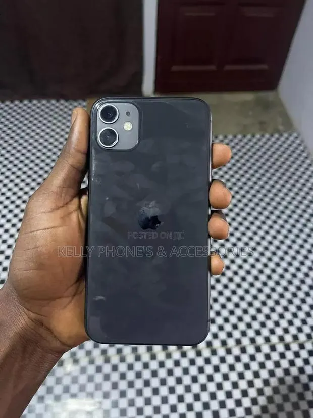 Apple iPhone 11 128 GB Black · Photo 1