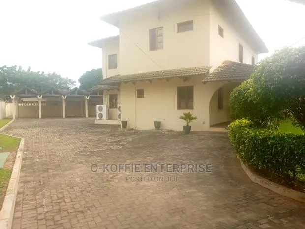 10bdrm House in Tesano for Sale · Photo 1